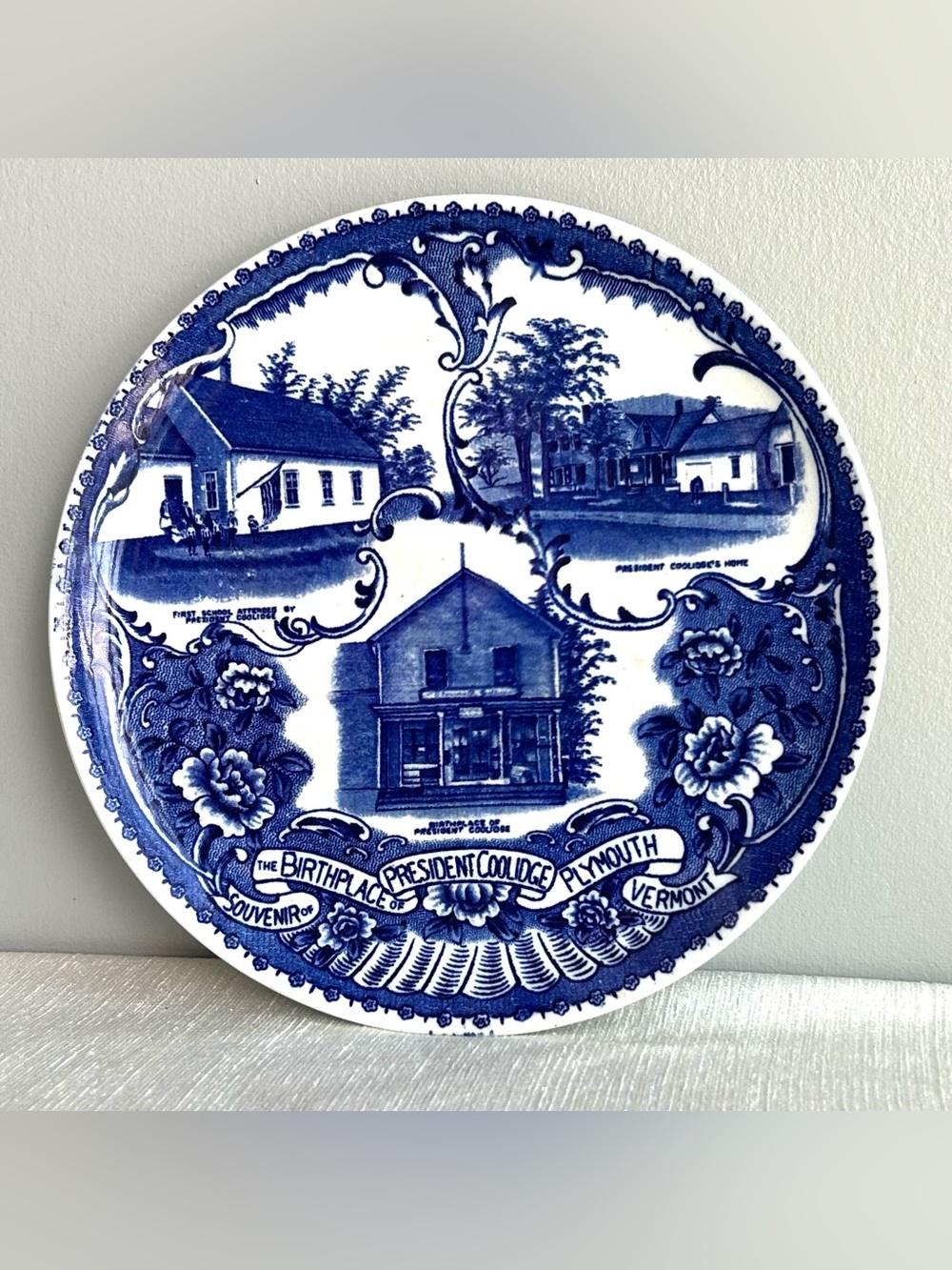 VINTAGE 7 3/4” blue/white souvenir historical plate, president coolidge, england